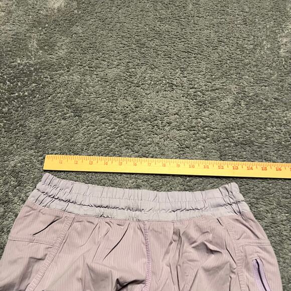 Lululemon Shorts Womens 4 Lilac Purple Running Active - Picture 5 of 6